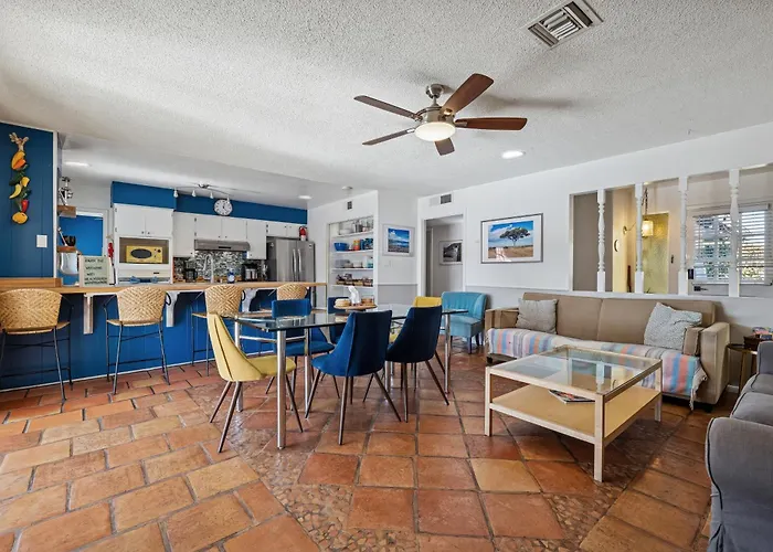Vacation House! 6br, Free Heated Pool, Arcade & Hot Tub Apartment *